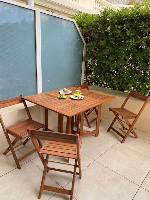 Superbe Studio Avec Terrasse En Front De Mer Mentone Esterno foto