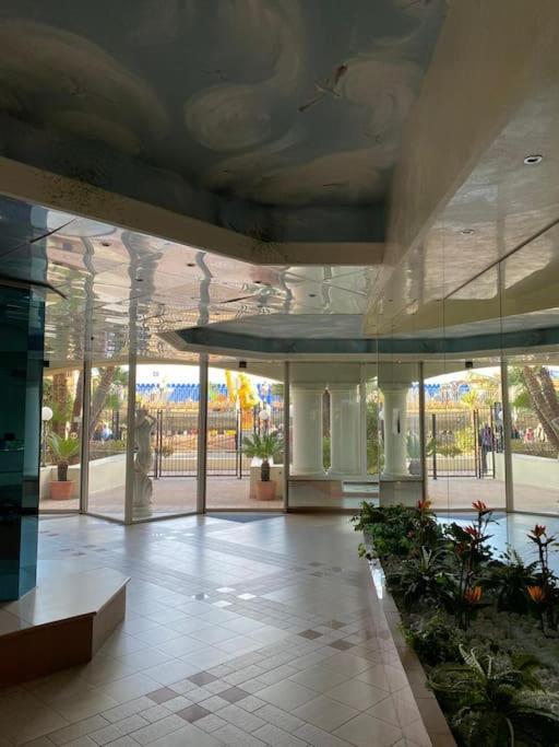 Superbe Studio Avec Terrasse En Front De Mer Mentone Esterno foto