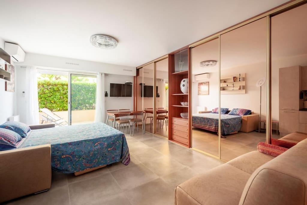 Superbe Studio Avec Terrasse En Front De Mer Mentone Esterno foto