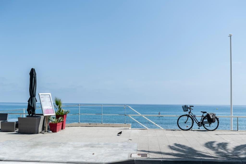 Superbe Studio Avec Terrasse En Front De Mer Mentone Esterno foto