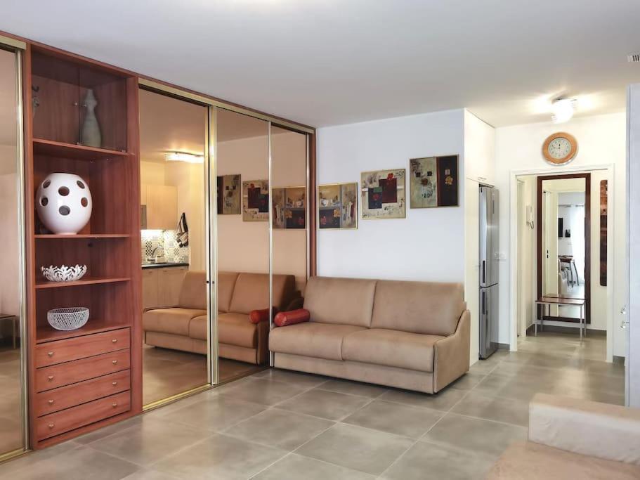 Superbe Studio Avec Terrasse En Front De Mer Mentone Esterno foto