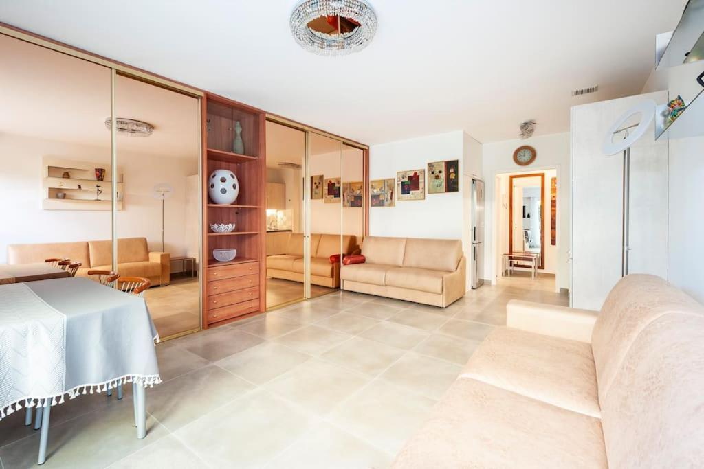 Superbe Studio Avec Terrasse En Front De Mer Mentone Esterno foto